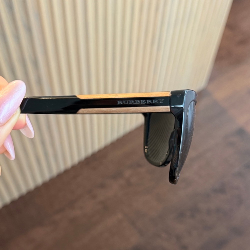 Burberry Black and Tan Sunglasses
